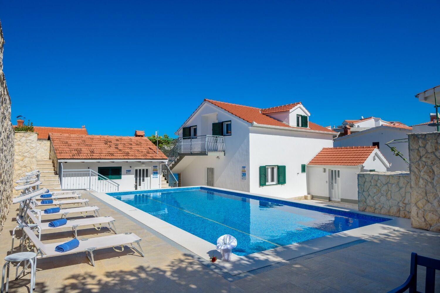 Apartments Bisernica-With Pool Razanj Exterior photo